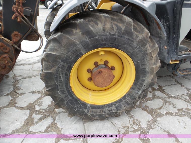 image for item L6943 2013 Caterpillar TH407C telehandler