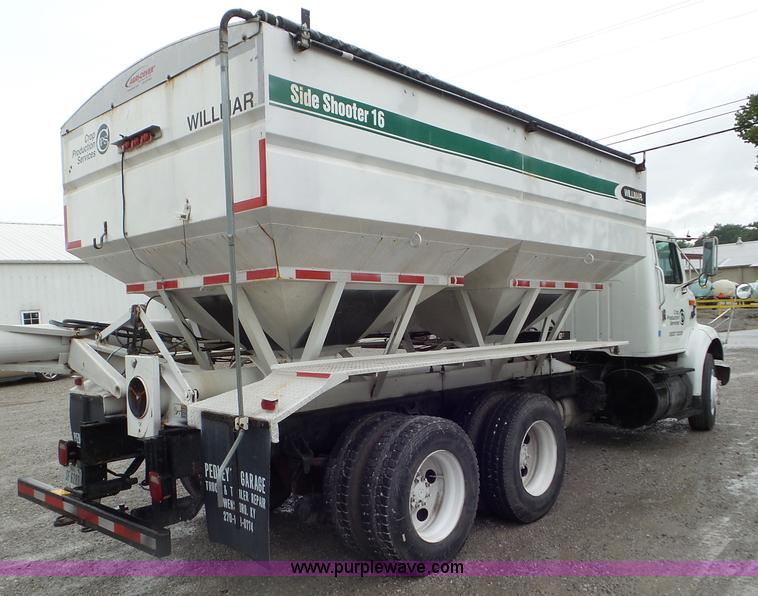 image for item L6945 2001 International 8100 tender truck