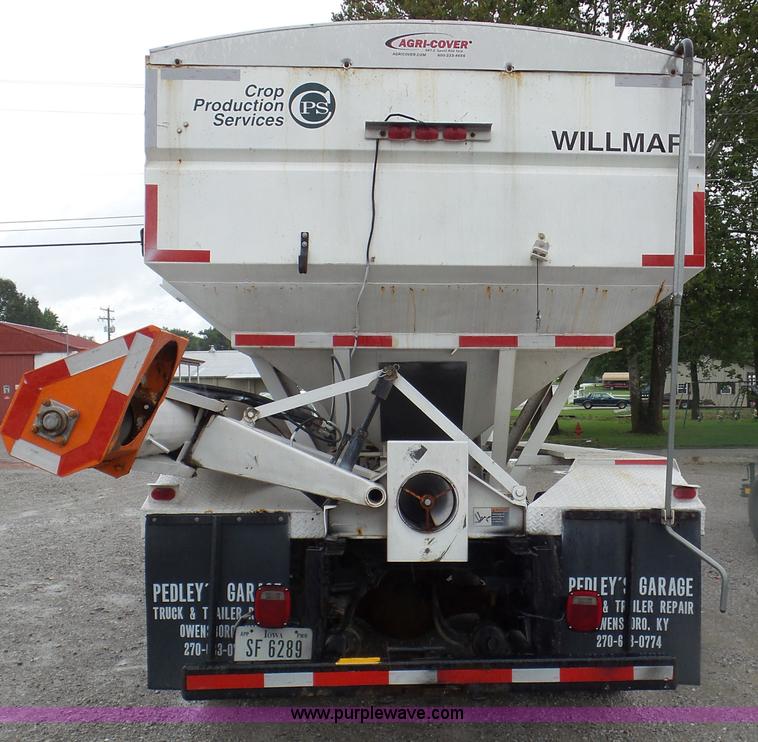 image for item L6945 2001 International 8100 tender truck