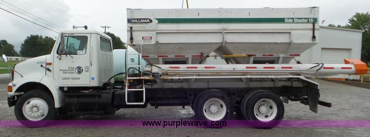 image for item L6945 2001 International 8100 tender truck