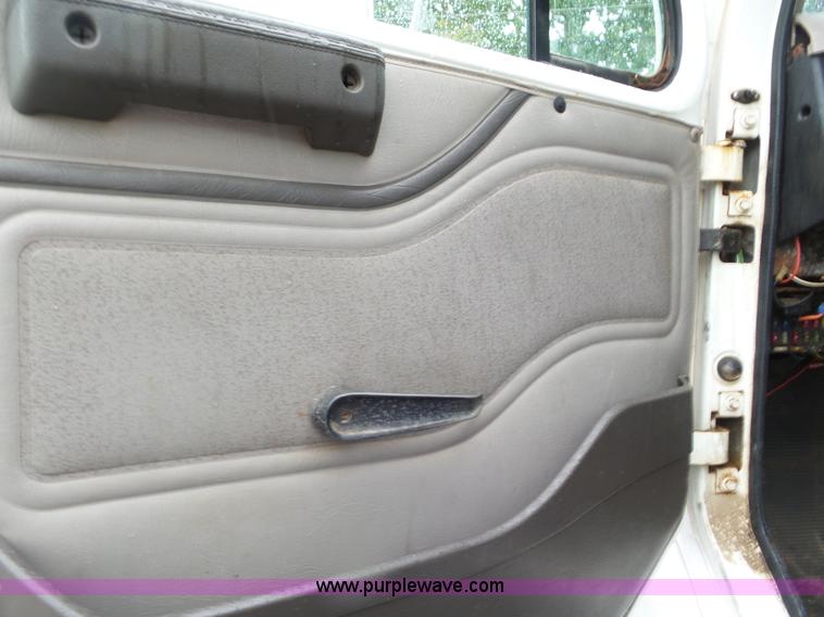 image for item L6945 2001 International 8100 tender truck