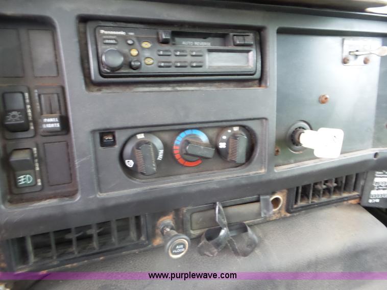 image for item L6945 2001 International 8100 tender truck