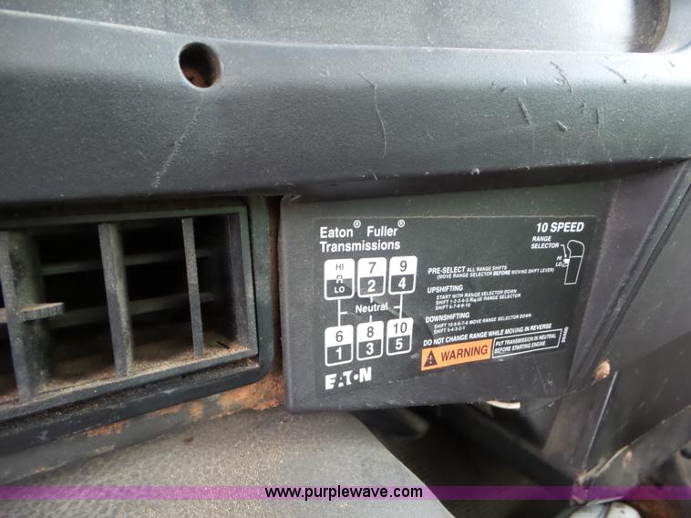 image for item L6945 2001 International 8100 tender truck