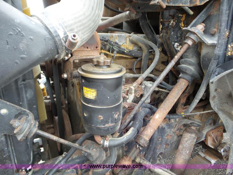 image for item L6945 2001 International 8100 tender truck