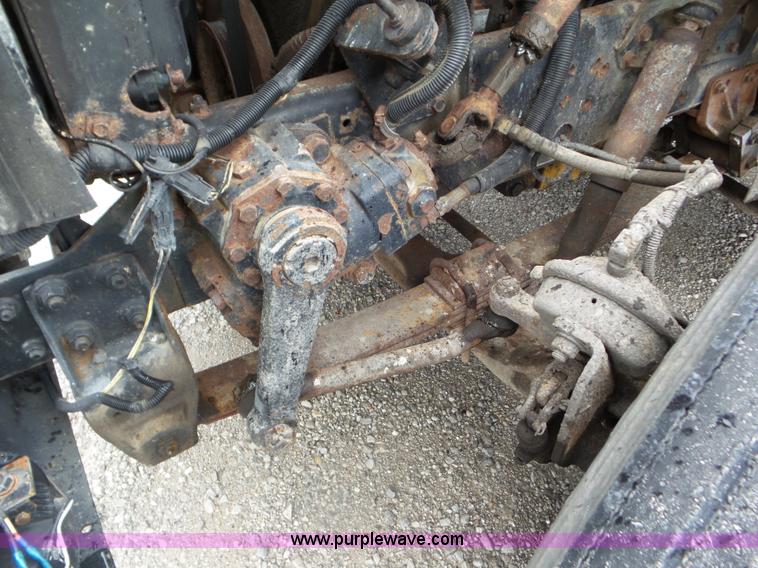 image for item L6945 2001 International 8100 tender truck