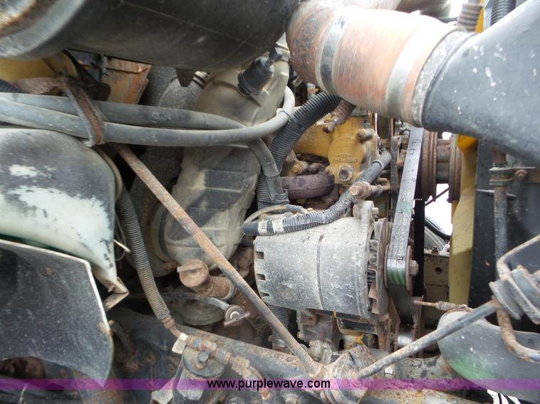 image for item L6945 2001 International 8100 tender truck