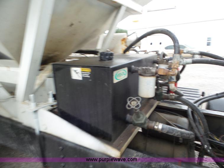 image for item L6945 2001 International 8100 tender truck