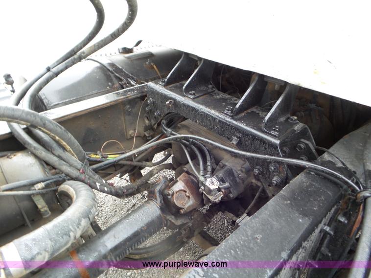 image for item L6945 2001 International 8100 tender truck