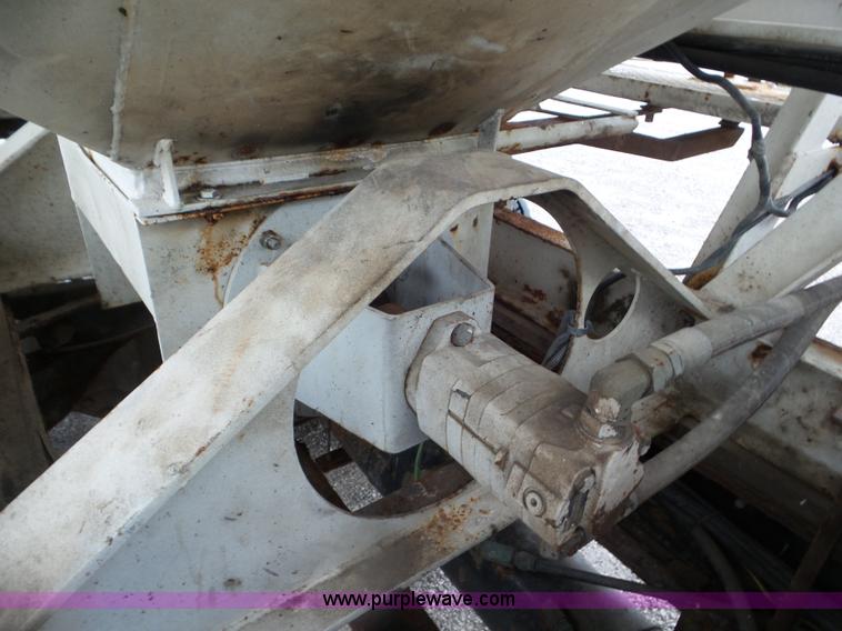 image for item L6945 2001 International 8100 tender truck