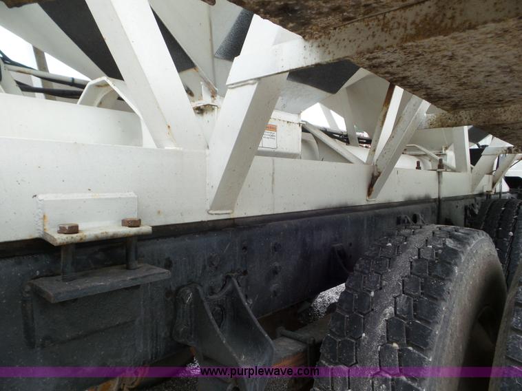 image for item L6945 2001 International 8100 tender truck