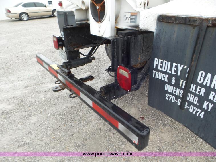 image for item L6945 2001 International 8100 tender truck