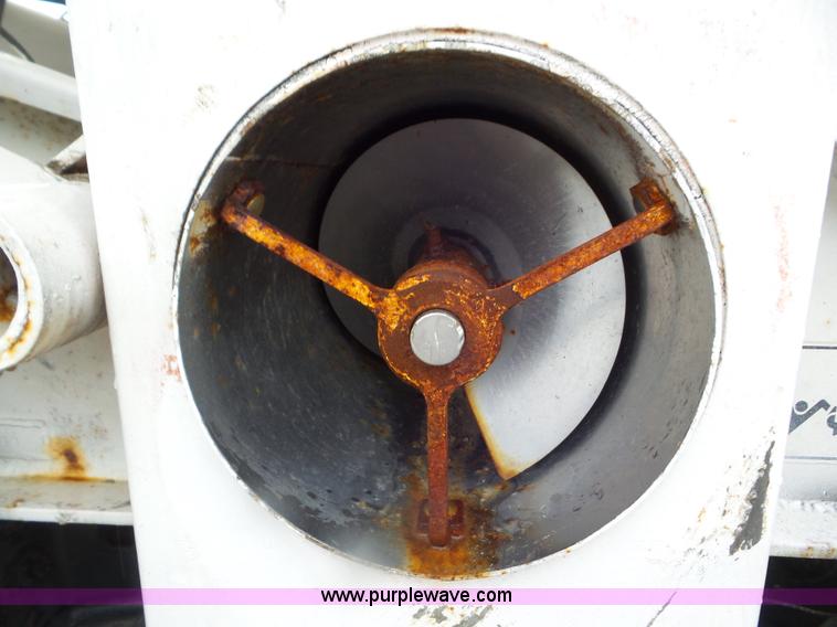 image for item L6945 2001 International 8100 tender truck