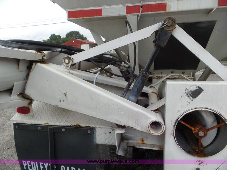 image for item L6945 2001 International 8100 tender truck