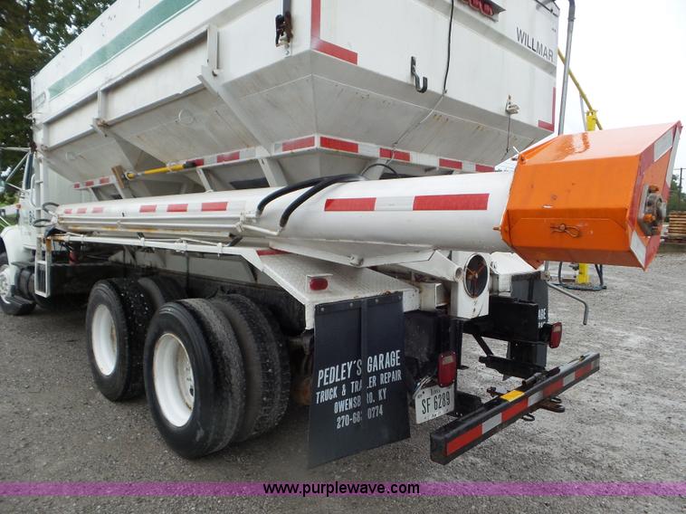 image for item L6945 2001 International 8100 tender truck