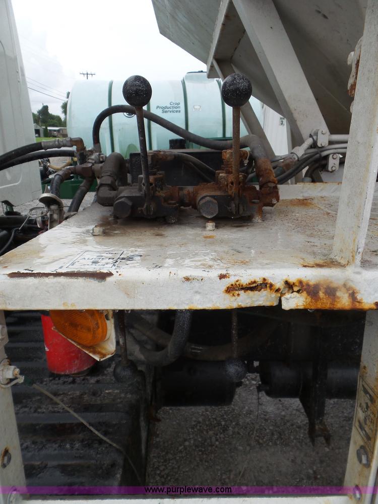 image for item L6945 2001 International 8100 tender truck