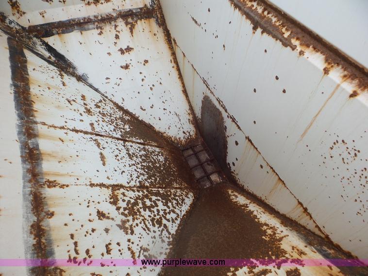 image for item L6945 2001 International 8100 tender truck