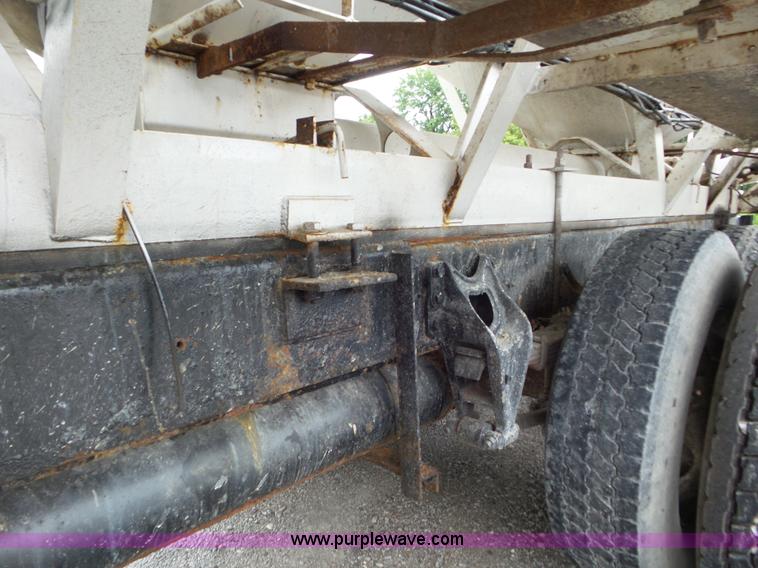 image for item L6945 2001 International 8100 tender truck