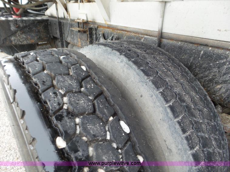 image for item L6945 2001 International 8100 tender truck