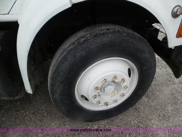 image for item L6945 2001 International 8100 tender truck