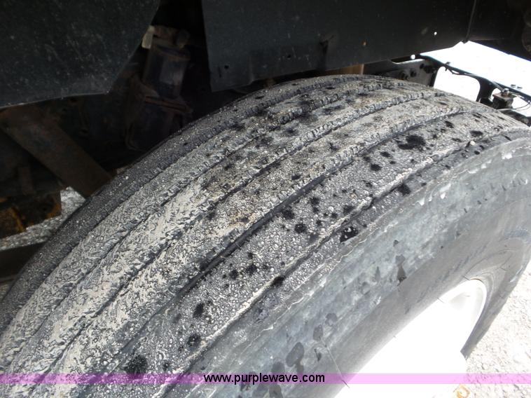 image for item L6945 2001 International 8100 tender truck