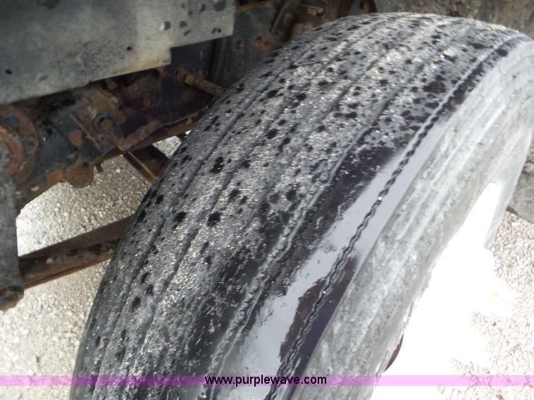 image for item L6945 2001 International 8100 tender truck