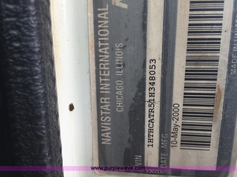 image for item L6945 2001 International 8100 tender truck