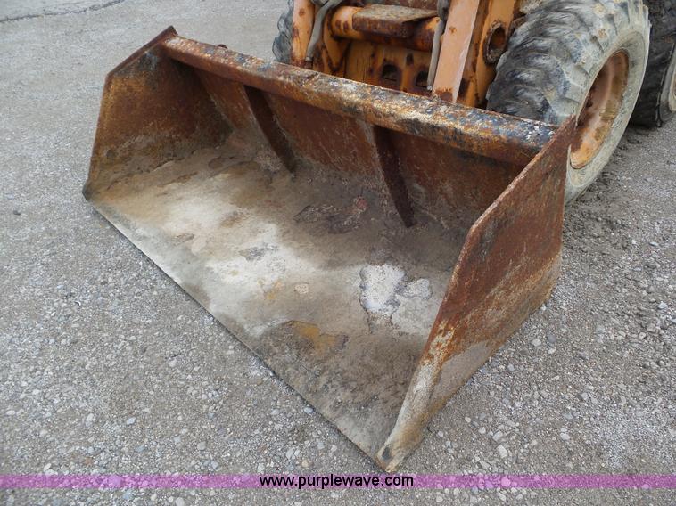 image for item L6950 2006 Case 440 skid steer