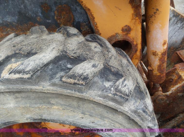 image for item L6950 2006 Case 440 skid steer