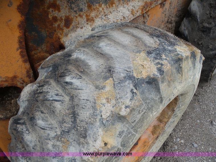 image for item L6950 2006 Case 440 skid steer