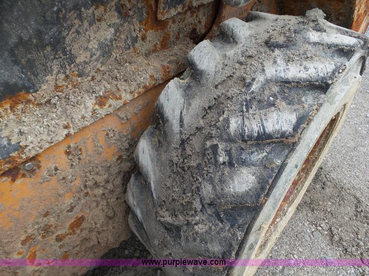 image for item L6950 2006 Case 440 skid steer