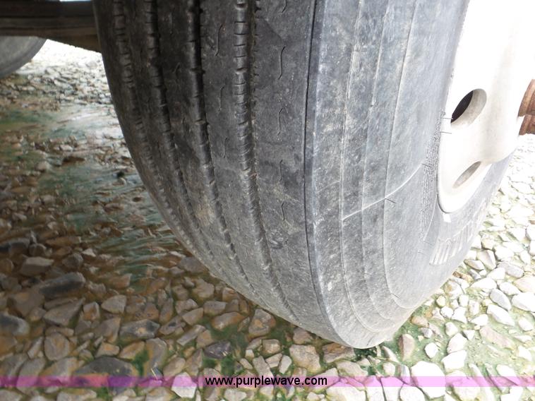 image for item L6955 1987 International Eagle truck cab and chassis