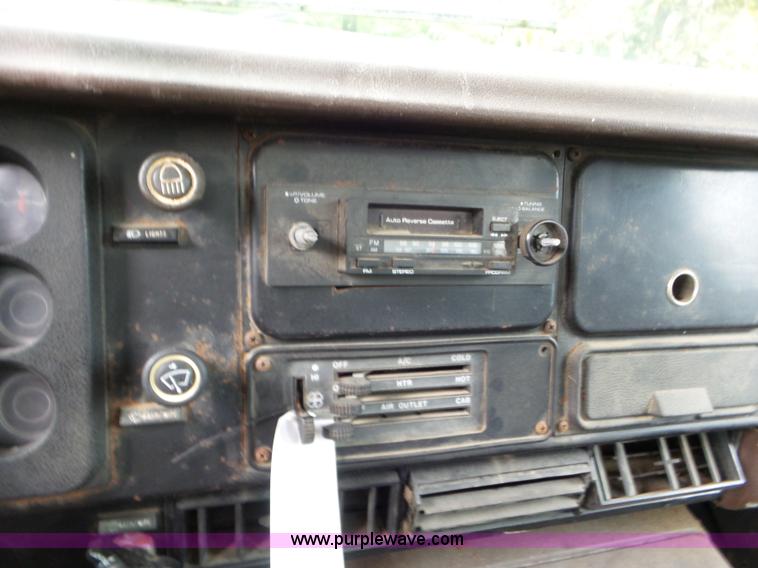 image for item L6956 1983 International 1954 tender truck