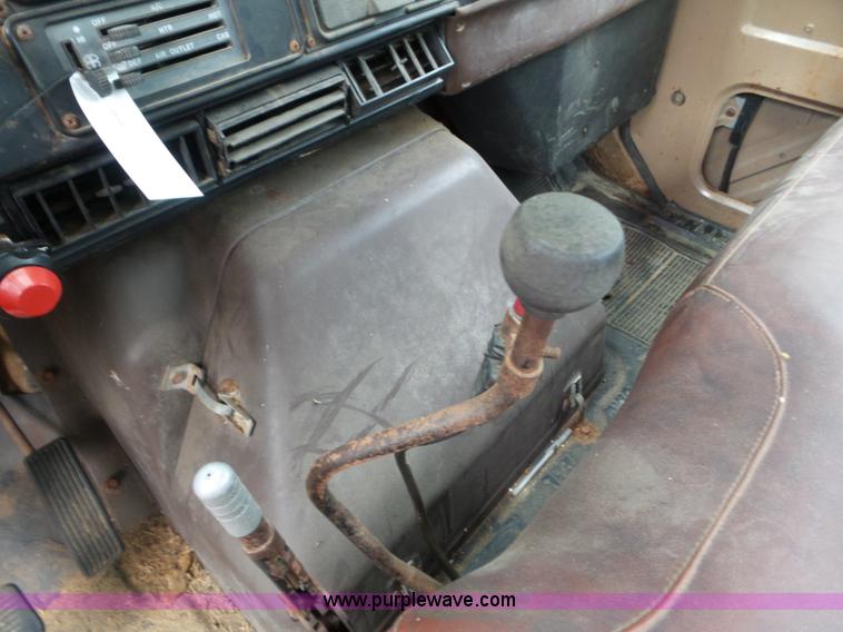 image for item L6956 1983 International 1954 tender truck