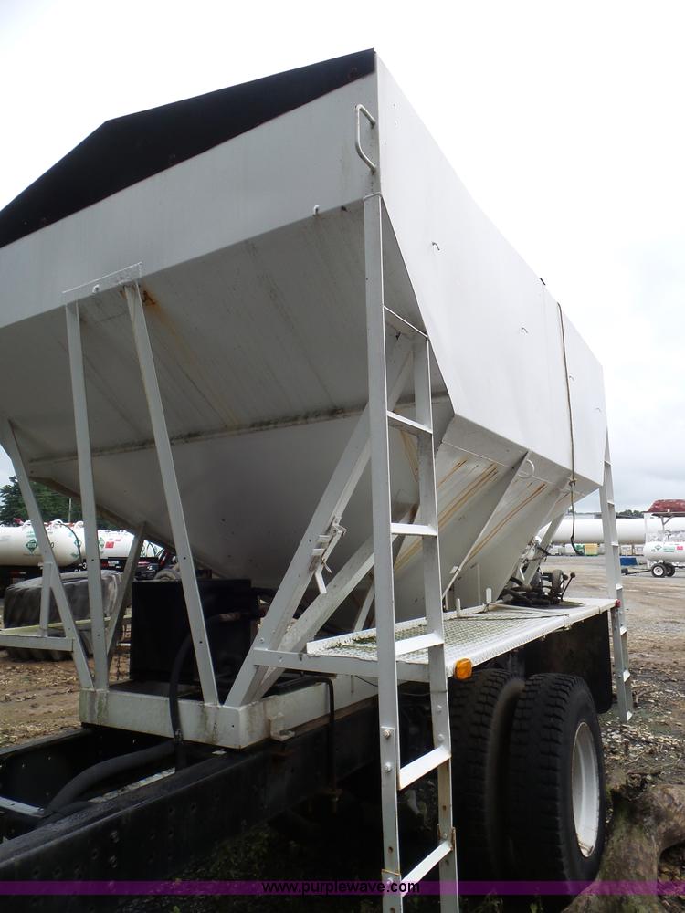 image for item L6956 1983 International 1954 tender truck