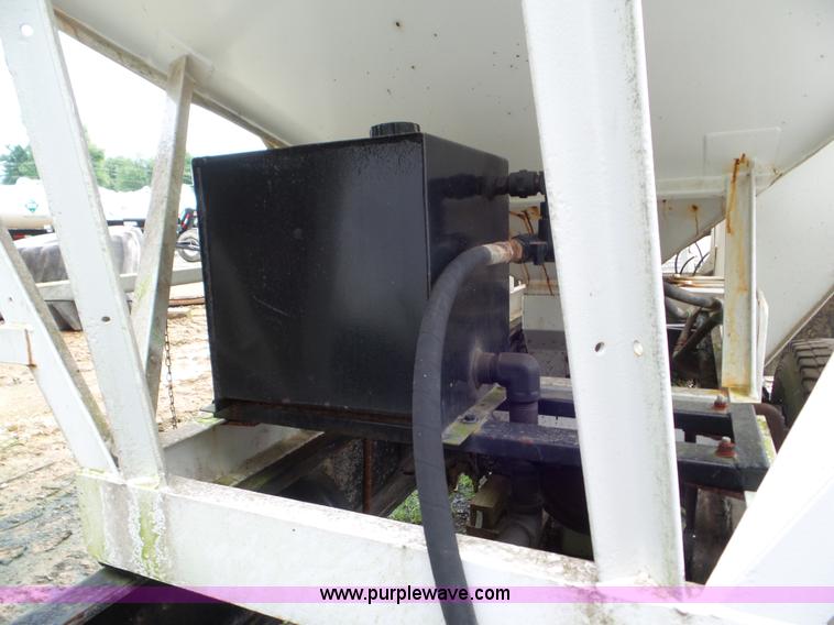 image for item L6956 1983 International 1954 tender truck