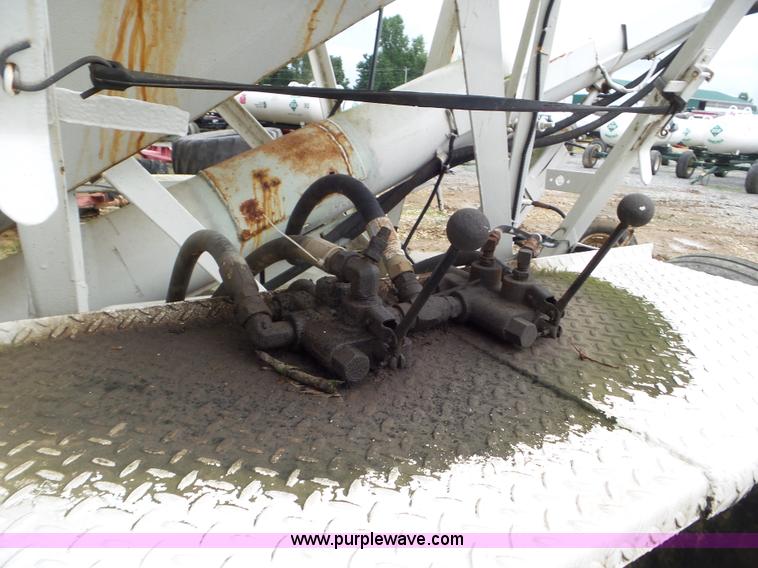 image for item L6956 1983 International 1954 tender truck