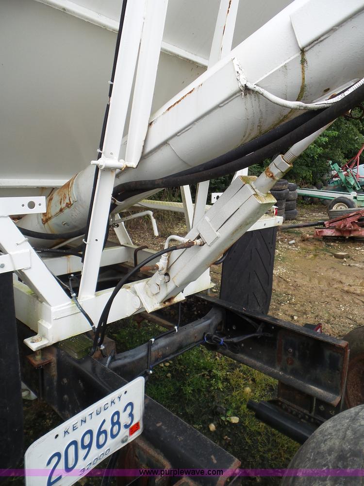 image for item L6956 1983 International 1954 tender truck