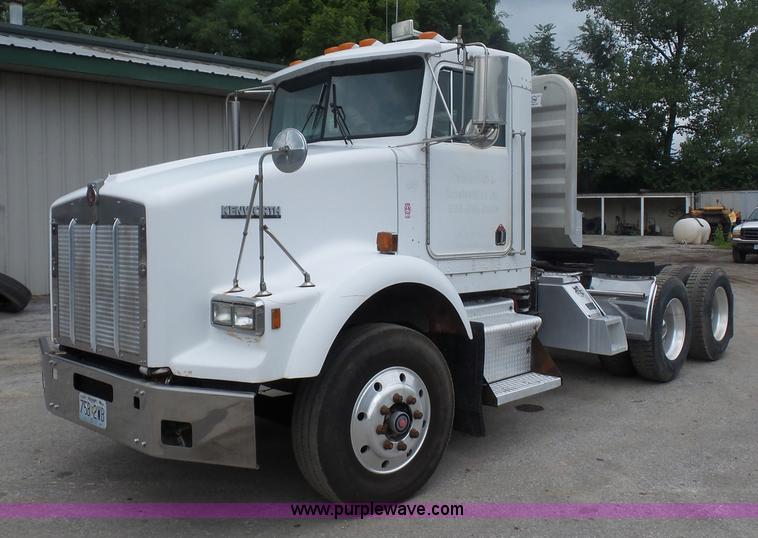 image for item BK9650 1990 Kenworth T800 semi truck