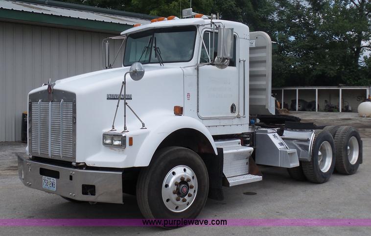 image for item BK9650 1990 Kenworth T800 semi truck