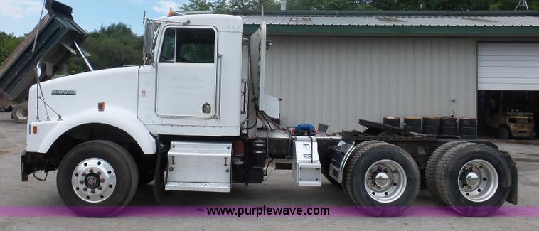 image for item BK9650 1990 Kenworth T800 semi truck