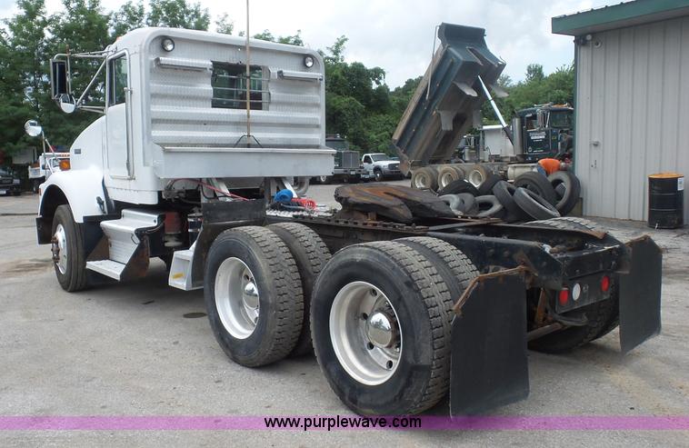 image for item BK9650 1990 Kenworth T800 semi truck