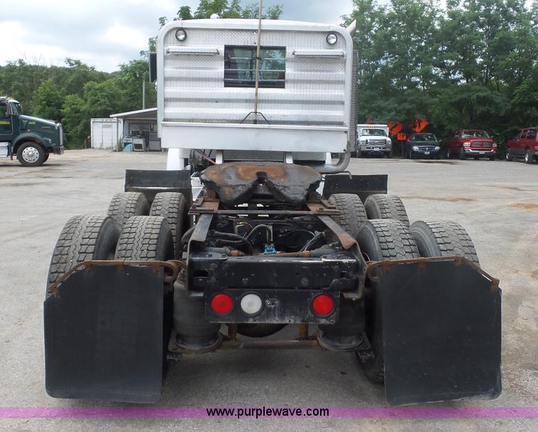 image for item BK9650 1990 Kenworth T800 semi truck