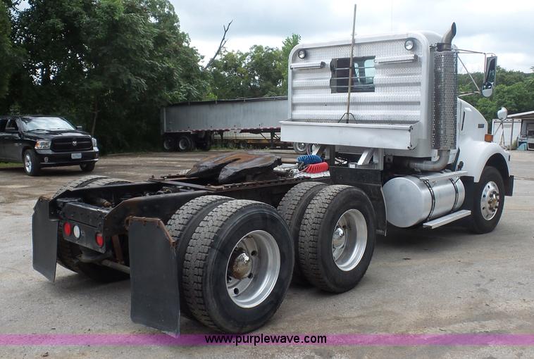 image for item BK9650 1990 Kenworth T800 semi truck