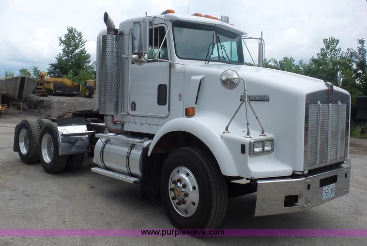 image for item BK9650 1990 Kenworth T800 semi truck