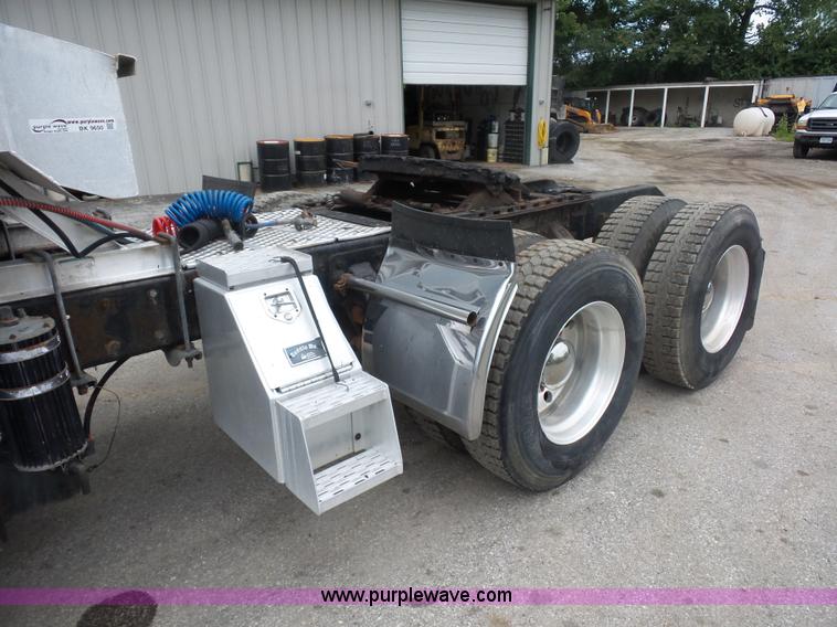 image for item BK9650 1990 Kenworth T800 semi truck