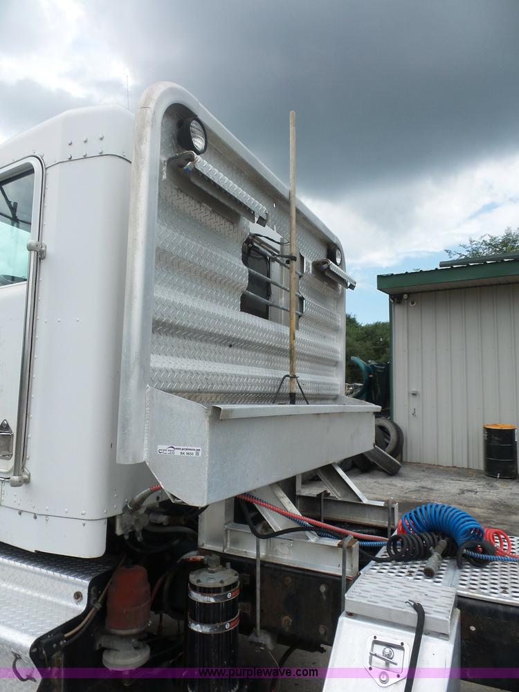 image for item BK9650 1990 Kenworth T800 semi truck