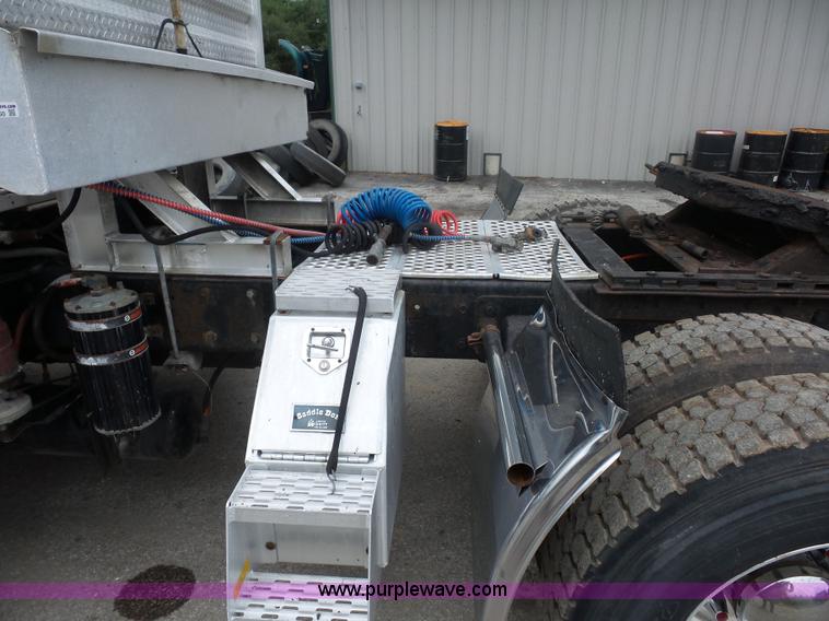 image for item BK9650 1990 Kenworth T800 semi truck