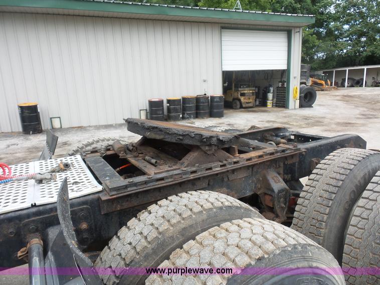 image for item BK9650 1990 Kenworth T800 semi truck