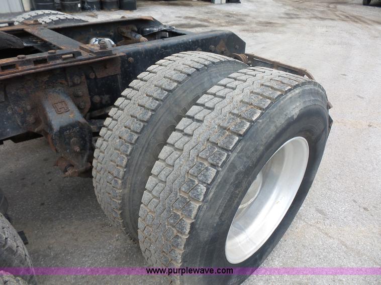 image for item BK9650 1990 Kenworth T800 semi truck