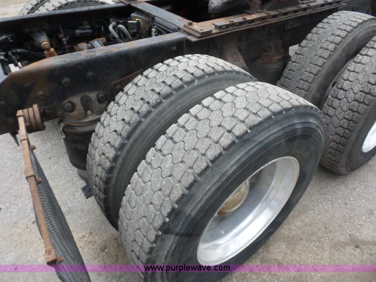 image for item BK9650 1990 Kenworth T800 semi truck